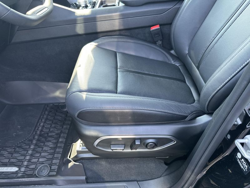 2025 Jeep Wagoneer Overland 4x4Image 25