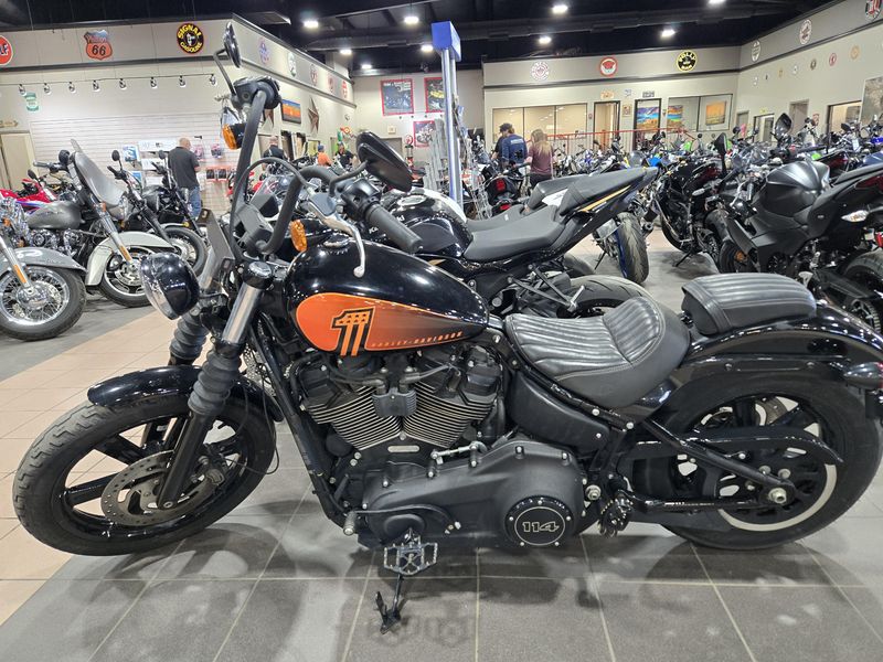 USED 2023 HARLEY FXBBS STREET BOB 114 Image 2