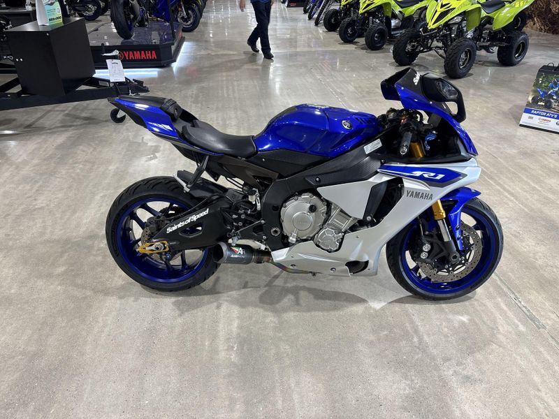 Used 2015 Yamaha YZF-R1 Image 16