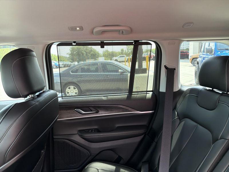 Used 2023 Jeep Grand Cherokee LimitedImage 30