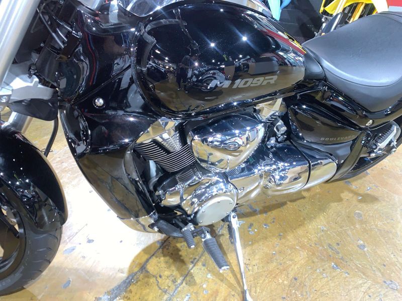 New 2025 Suzuki BOULEVARD M109R Image 17