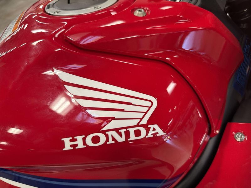 New 2026 Honda CBR650R E-CLUTCH Image 26