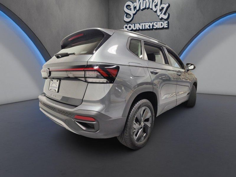 Used 2025 Volkswagen Taos SImage 10
