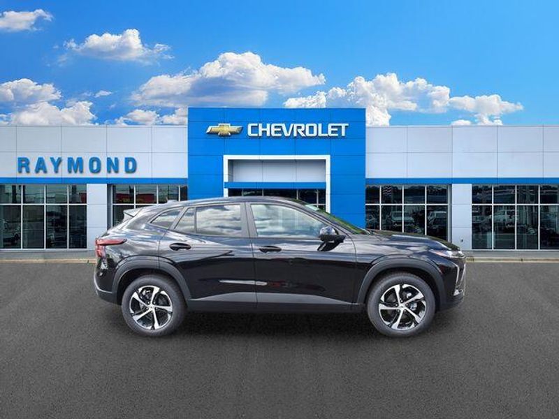 New 2026 Chevrolet Trax 1RSImage 2