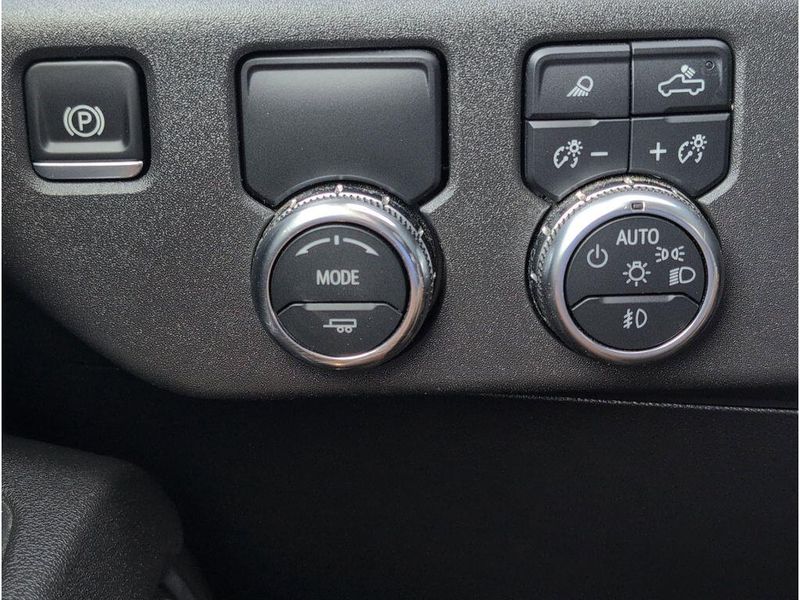 Used 2025 GMC Sierra 1500 SLTImage 29