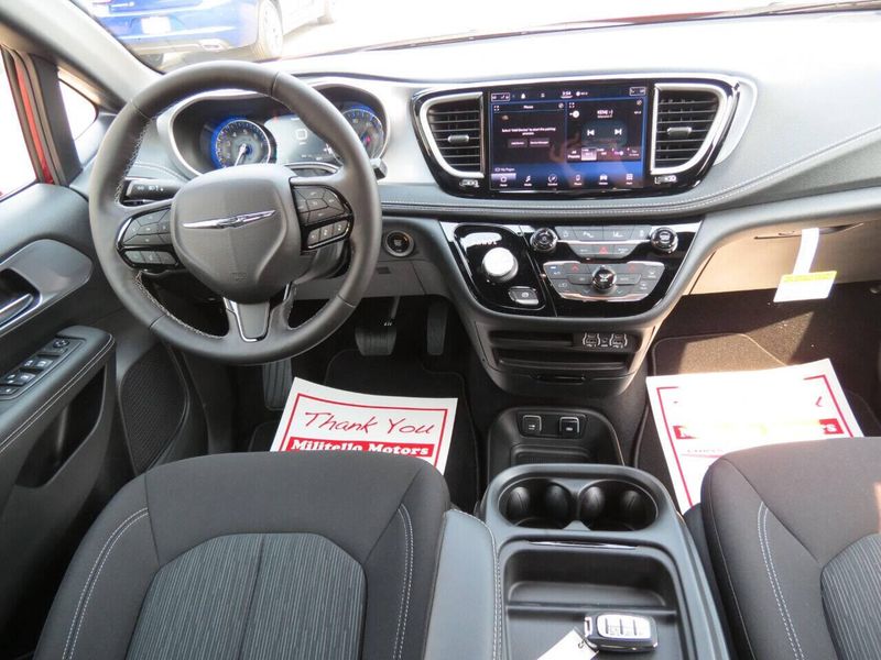 New 2021 Chrysler Pacifica Touring AWD 4dr Mini VanImage 27
