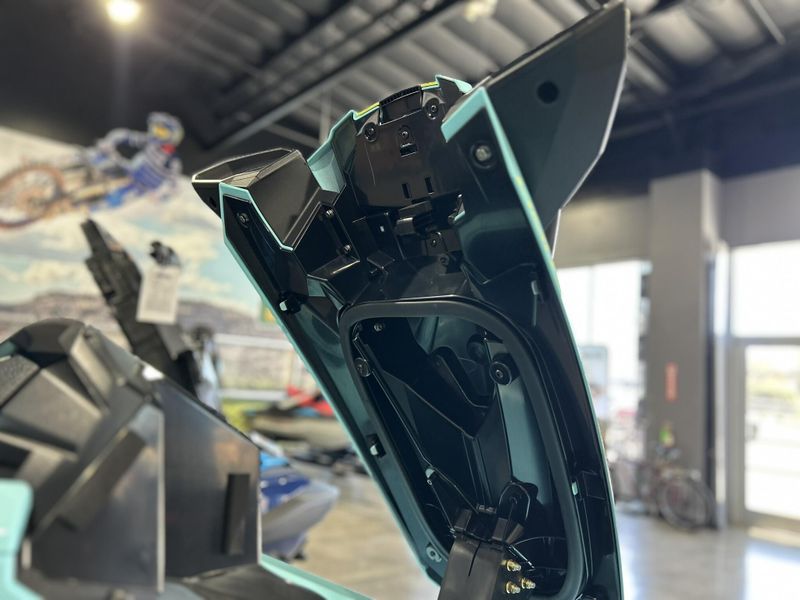 2025 Yamaha VX LIMITED HO Image 5