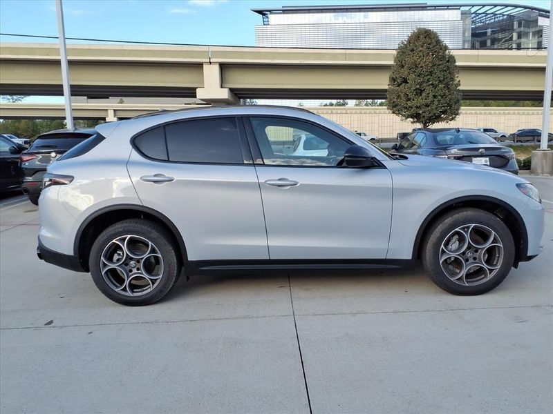 New 2025 Alfa Romeo Stelvio AwdImage 5