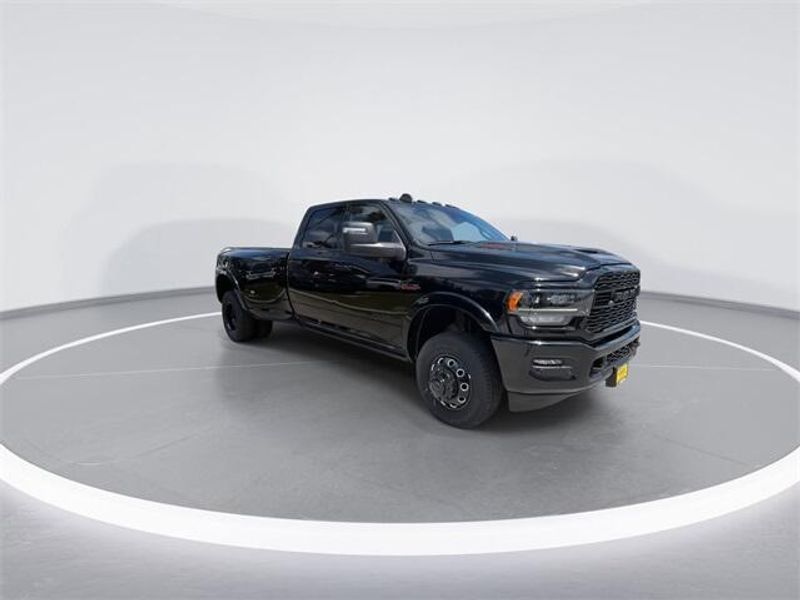 New 2024 RAM 3500 Limited Crew Cab 4x4 8