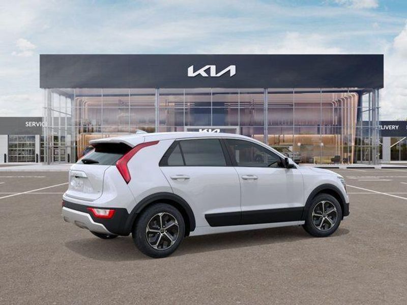 New 2026 Kia Niro LXImage 7