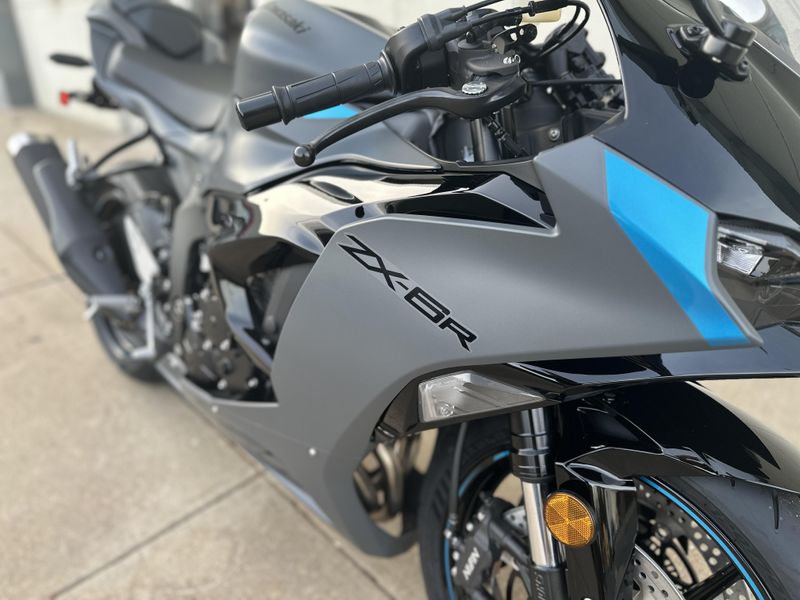 2025 Kawasaki Ninja ZX6RImage 8