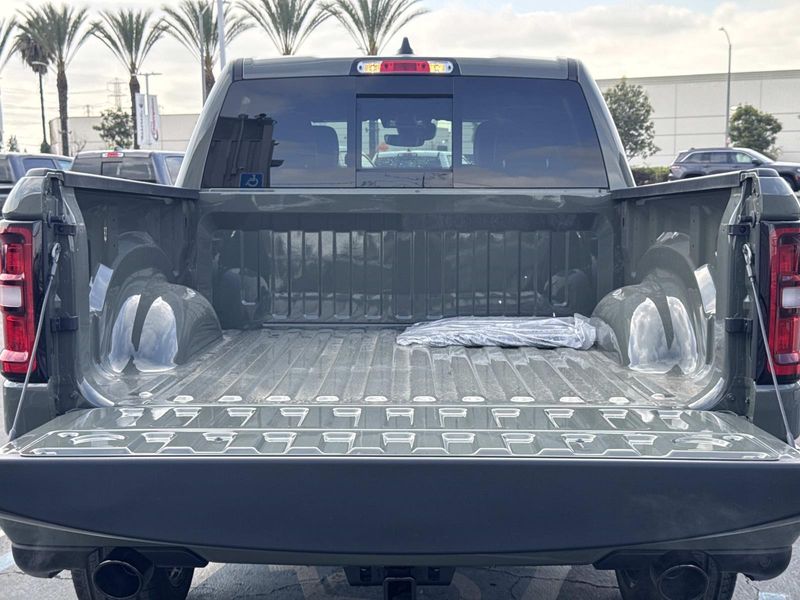 New 2026 RAM 1500 Laramie Crew Cab 4x2 5'7' Box