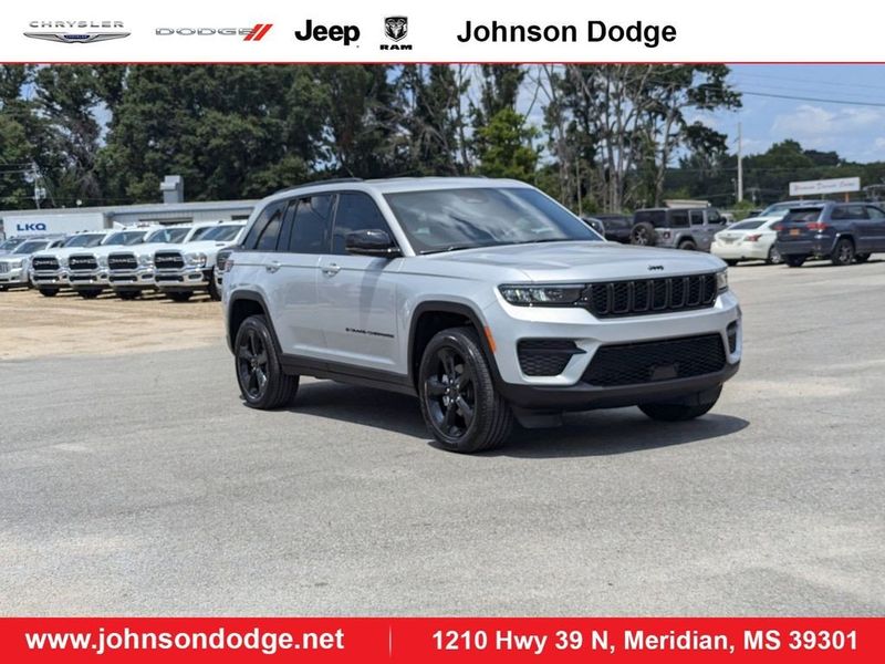 2024 Jeep Grand Cherokee Altitude 4x2Image 1