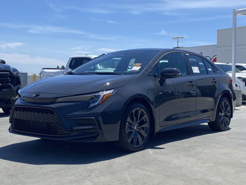New 2025 Toyota Corolla SEImage 6