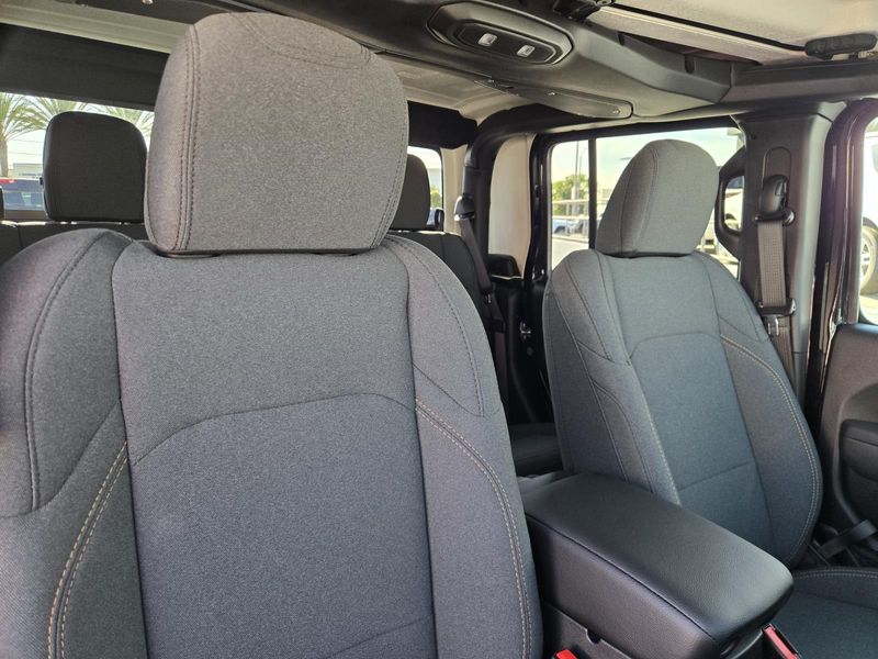 New 2026 Jeep Gladiator Sport S 4x4