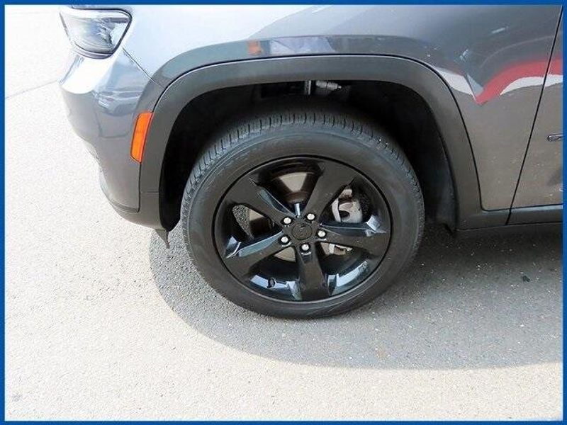 Used 2022 Jeep Grand Cherokee L LimitedImage 4