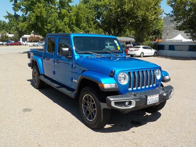 2023 Jeep Gladiator Overland photo 3