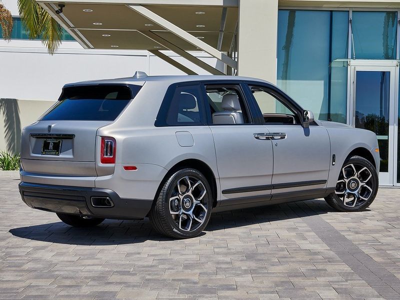 2024 Rolls-Royce Cullinan Image 2