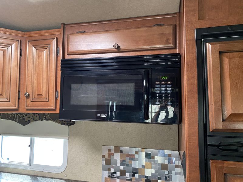 2016 NORTHWOOD ARCTIC FOX 32-A Image 13