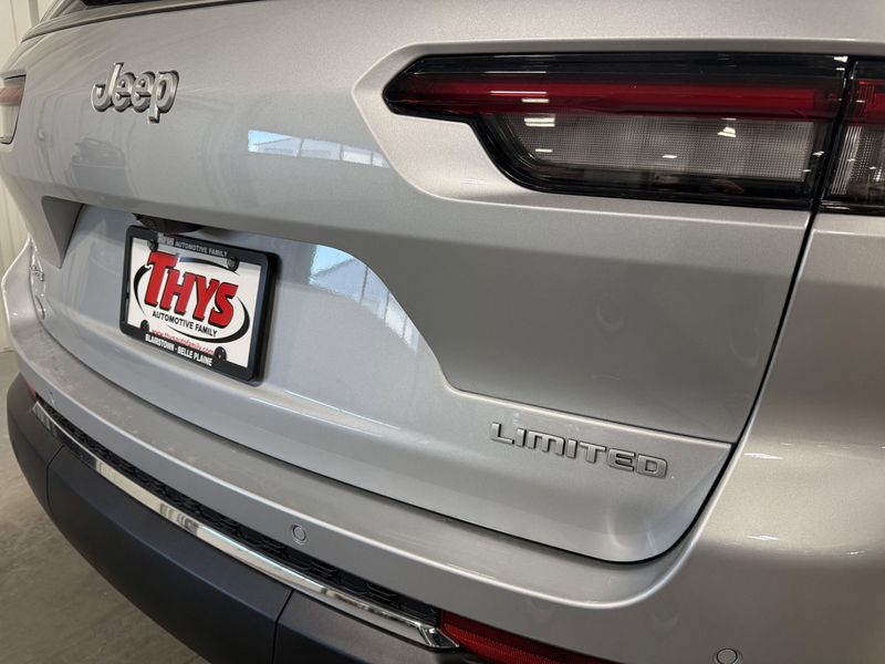 New 2025 Jeep Grand Cherokee L Limited 4x4Image 6
