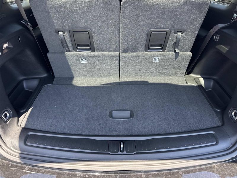 New 2026 Jeep Grand Cherokee L Laredo Altitude 4x2