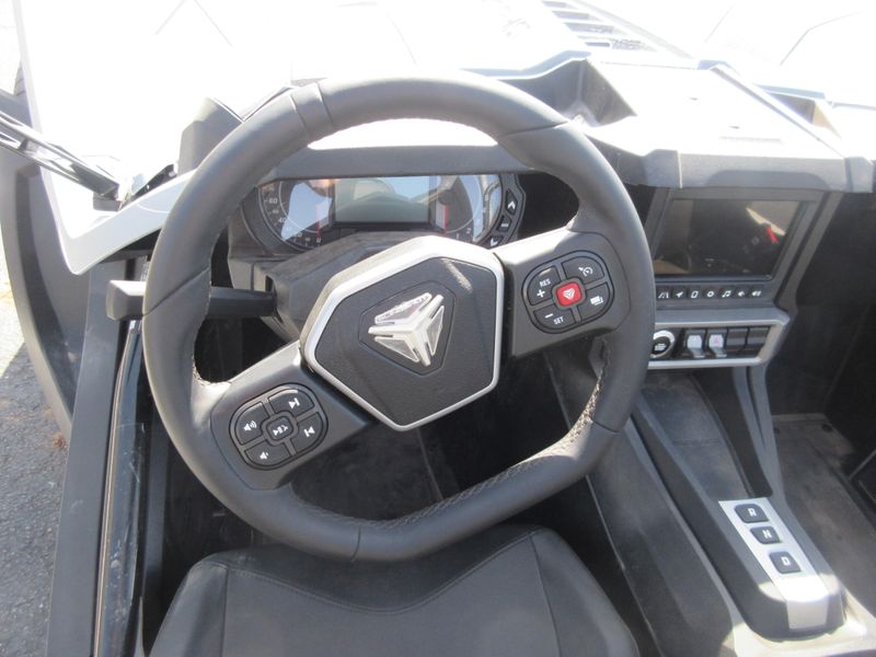 USED 2024 POLARIS SLINGSHOT SL AUTODRIVE Image 16