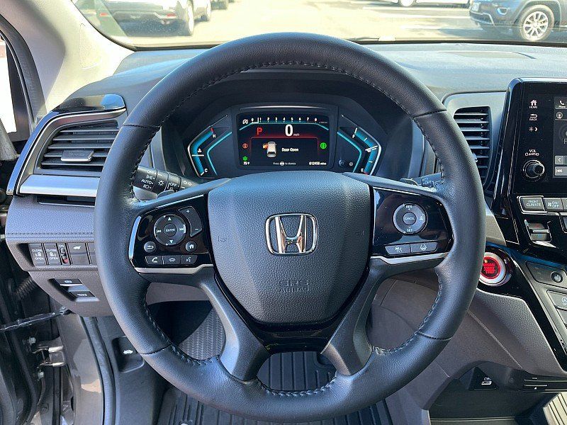 2022 Honda Odyssey Touring AutoImage 11