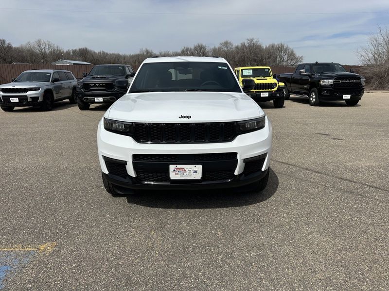 2024 Jeep Grand Cherokee L Limited 4x4Image 3