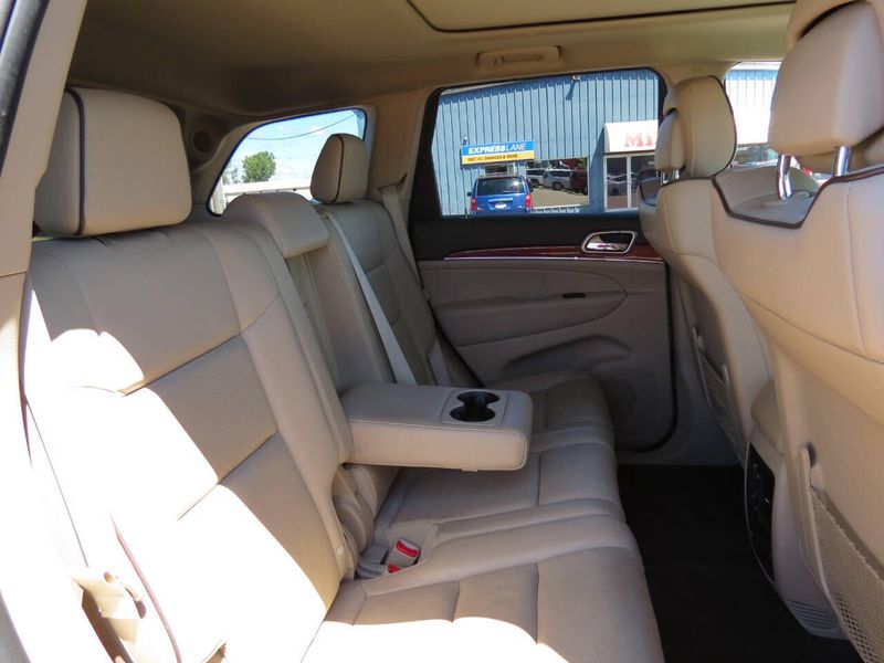Used 2012 Jeep Grand Cherokee Overland 4x4 4dr SUVImage 25