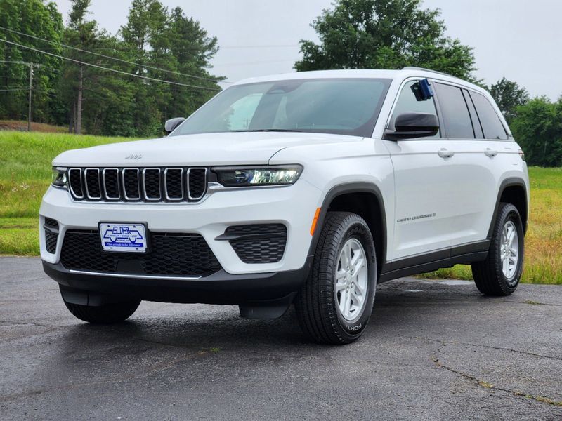 2024 Jeep Grand Cherokee 4DR 2WDImage 2