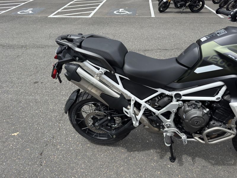 2025 Triumph Tiger 1200 Rally Pro - MATTE KHAKI GREEN 