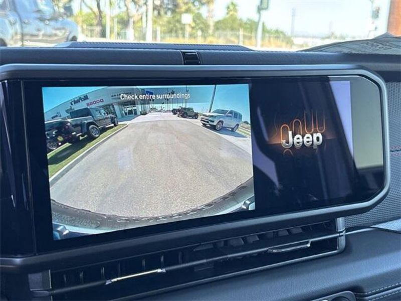 New 2025 Jeep Wrangler 4-door RubiconImage 19