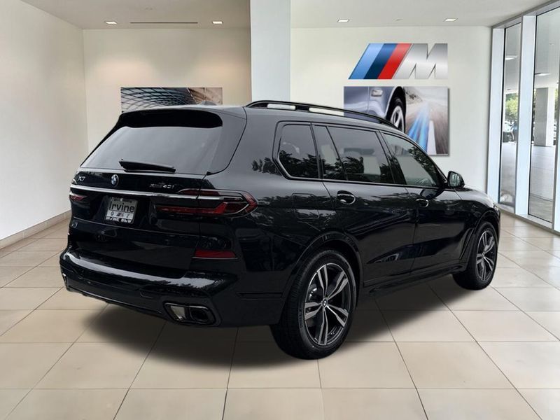 2026 BMW X7 xDrive40iImage 6