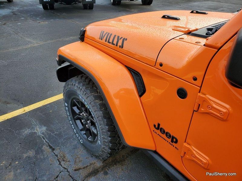 2025 Jeep Gladiator Willys photo 4