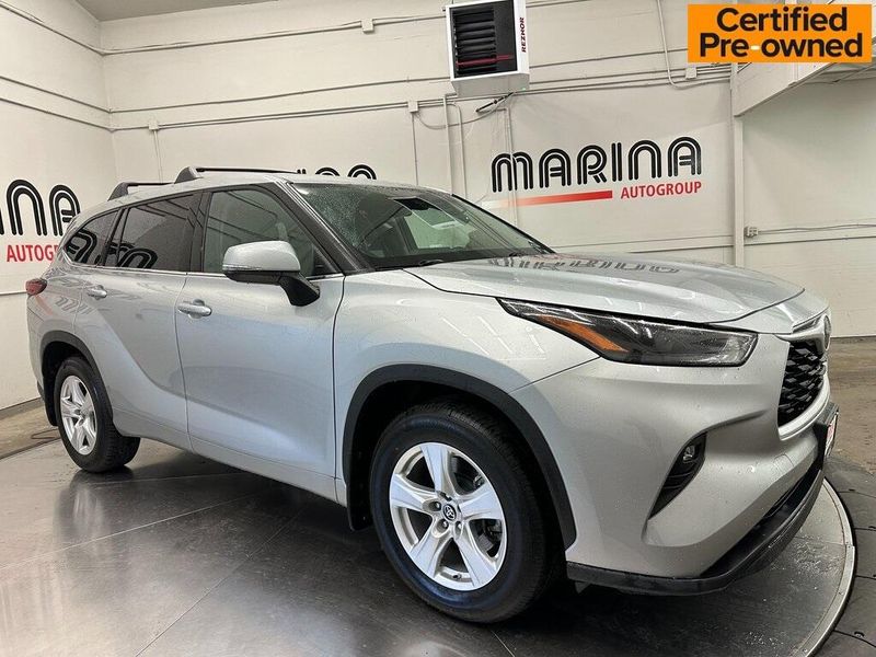 2022 Toyota Highlander LEImage 1