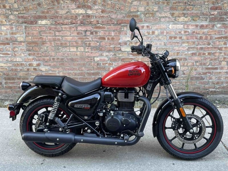 2022 Royal Enfield Meteor Fireball Red  Image 1