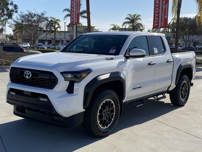 2024 Toyota Tacoma TRD Off Road HybridImage 6