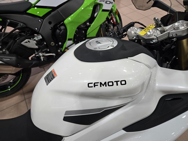 2025 CFMOTO 450SS NEBULA WHITEImage 8