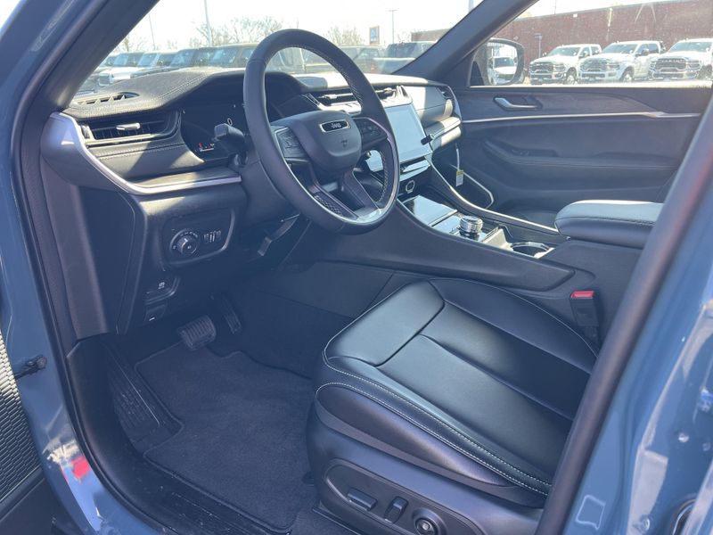 New 2026 Jeep Grand Cherokee Limited 4x4Image 12