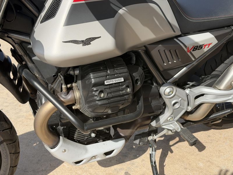 USED 2023 MOTO GUZZI V85 TT TRAVEL E5 Image 6