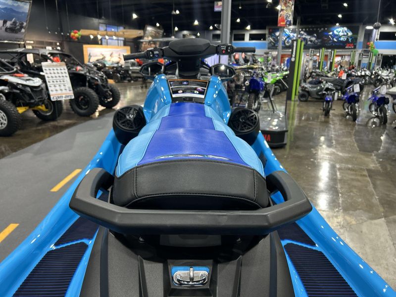 2025 Yamaha VX DELUXE W/AUDIO  in a CYAN/AZURE BLUE exterior color. Del Amo Motorsports of Redondo Beach (424) 390-7811 delamomotorsports.com 