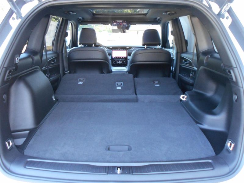 2025 Jeep Grand Cherokee Limited photo 8