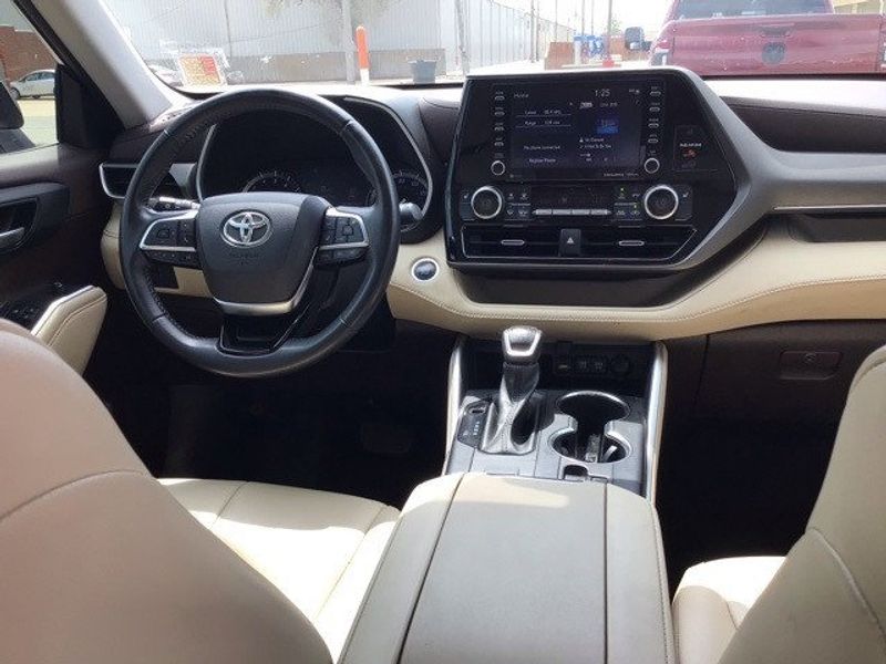 2021 Toyota Highlander XLEImage 9