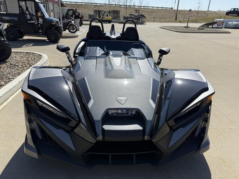 2025 Polaris SLINGSHOT SLR AUTODRIVE GRAPHITE GLOSS Image 3