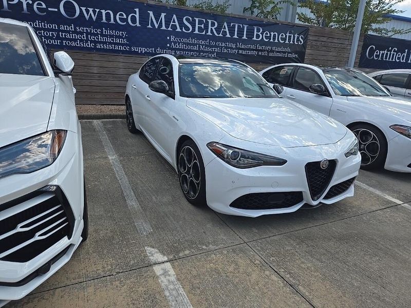 Used 2022 Alfa Romeo Giulia VeloceImage 2