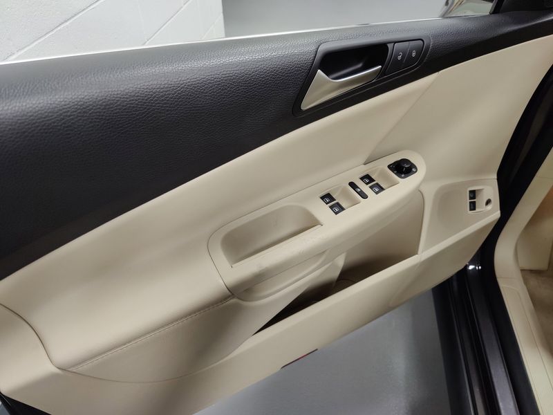 2010 Volkswagen Passat Sedan Komfort w/SunroofImage 18