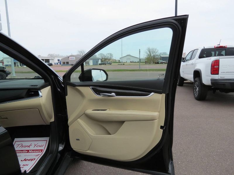2018 Cadillac XT5 Base 4dr SUVImage 21