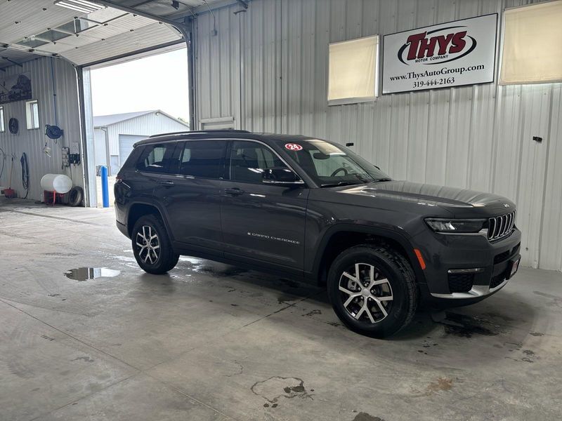 2024 Jeep Grand Cherokee L Limited 4x4Image 2