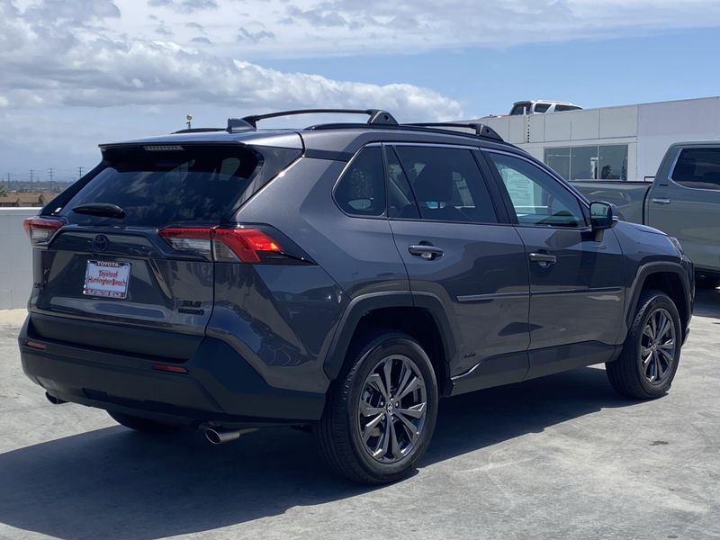 2024 Toyota RAV4 XLE PremiumImage 4