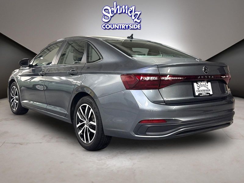 Used 2025 Volkswagen Jetta SE w/SunroofImage 5